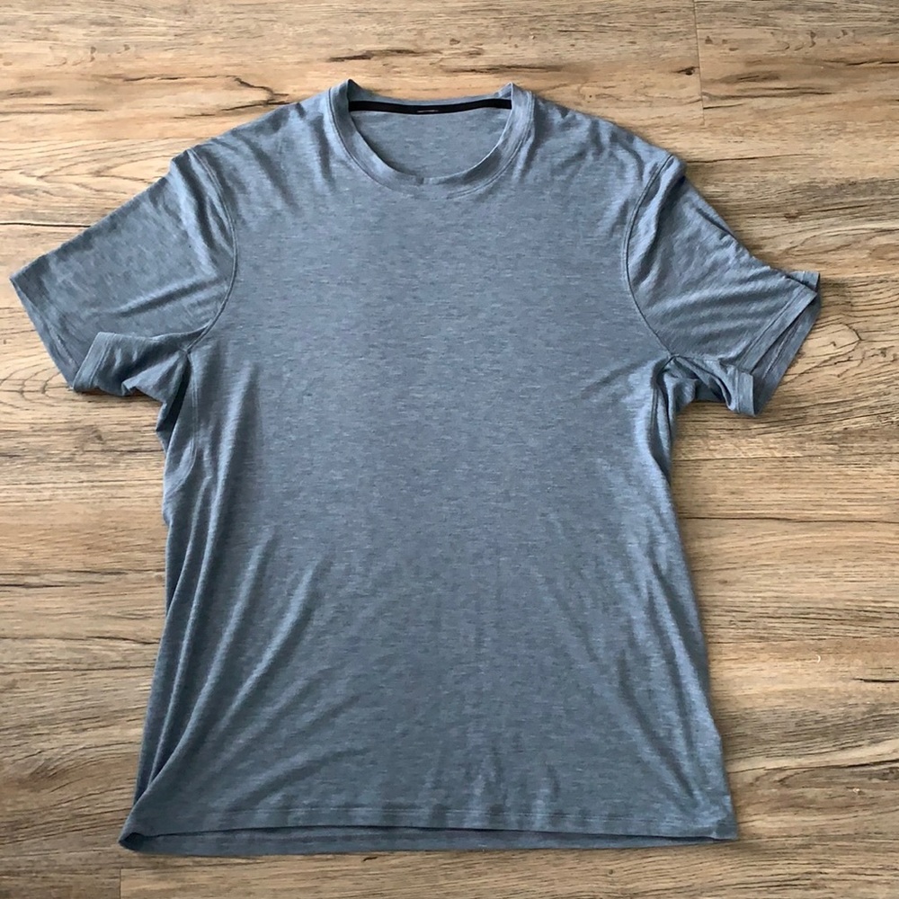 Men’s lululemon shirt